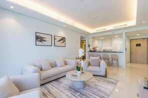 TV - High-Floor 2BR | Skyline, Sea & Burj Khalifa View (Dubai)