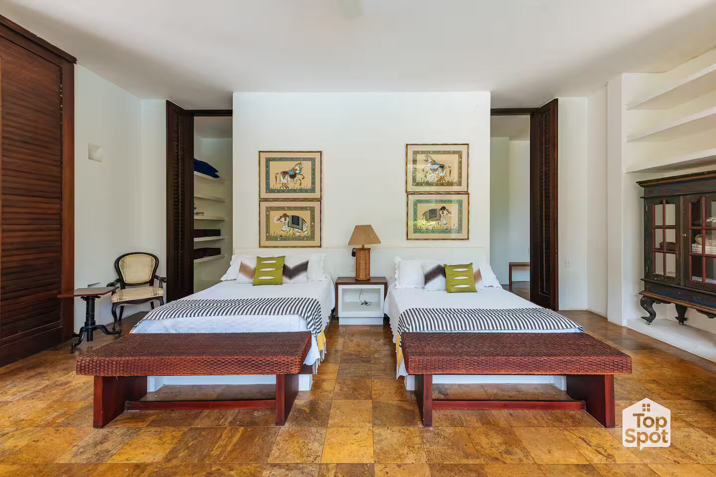 Iron/ironing board, WiFi, bed sheets