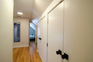 Bügeleisen/Bügelbrett, WLAN, Bettwäsche