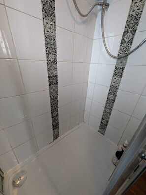 Unclassified image, 5 of 6, button - Belfast City downtown private garden pond parking/pets cabin steps to everything (Belfast)