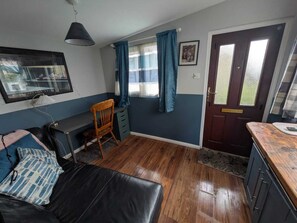 Unclassified image, 2 of 6, button - Belfast City downtown private garden pond parking/pets cabin steps to everything (Belfast)