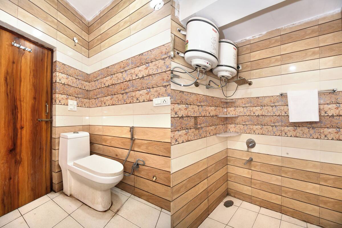 Deluxe Double Room | Bathroom | Shower, towels, soap, shampoo