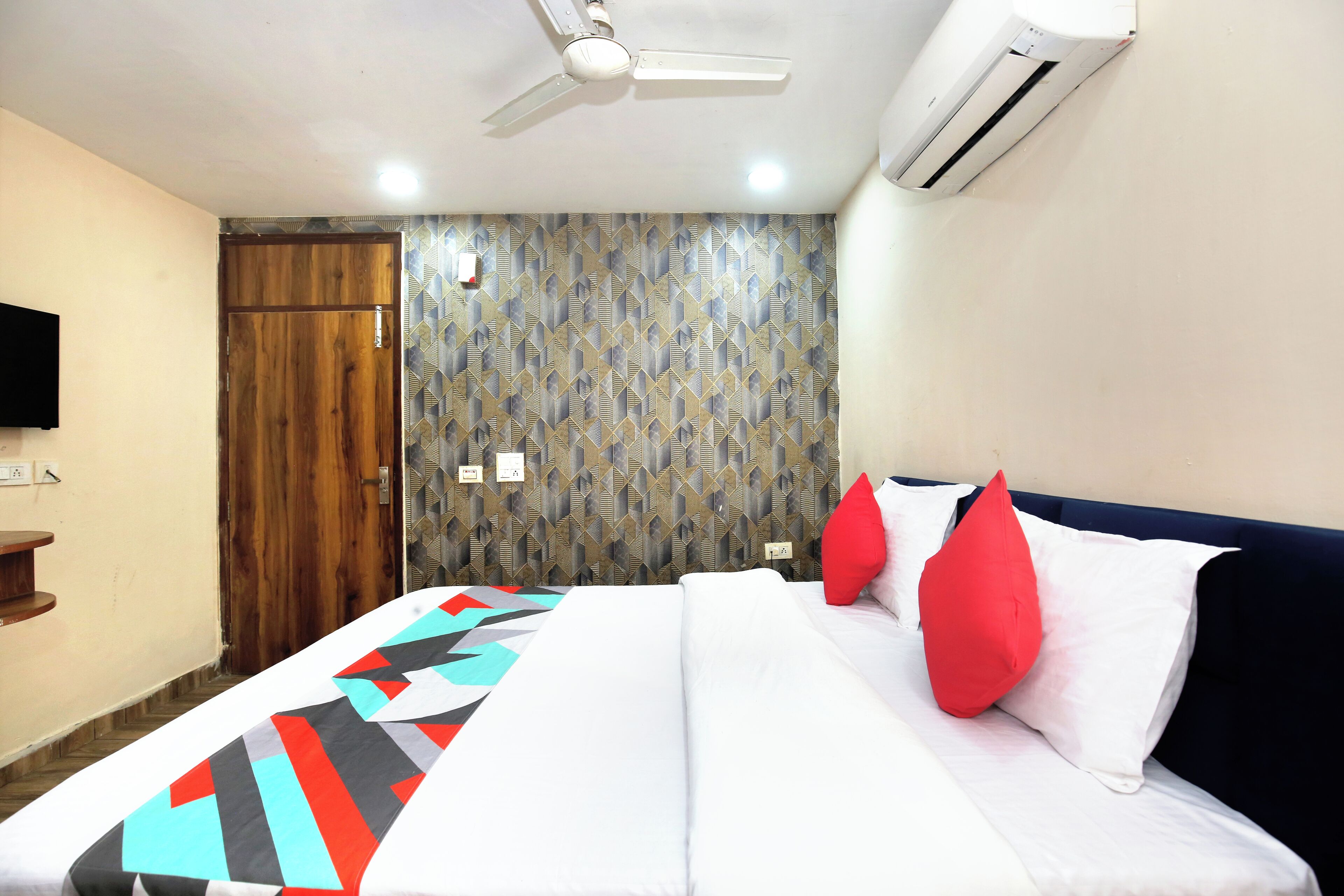 Deluxe Double Room | Free WiFi