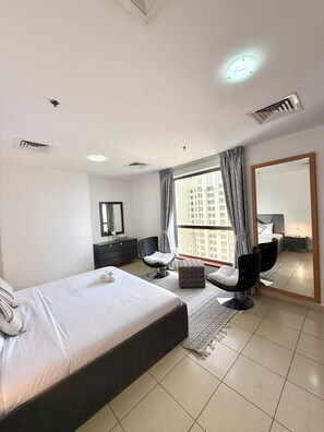 2 bedrooms, iron/ironing board, WiFi, bed sheets - Modern 2BR Retreat in Shams 4 - Steps to JBR Beach (Dubai)