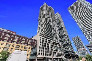 Exterior - Luxe Oasis Suites (Toronto)