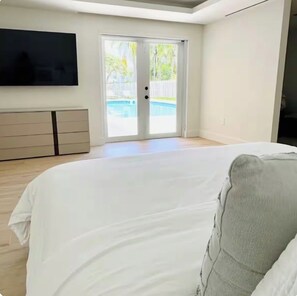 Iron/ironing board, internet, bed sheets