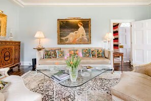 Unclassified image, 5 of 33, button