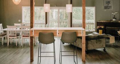 Pure Michiana - Rustic & Cozy Near the State Line - Rolling Prairie