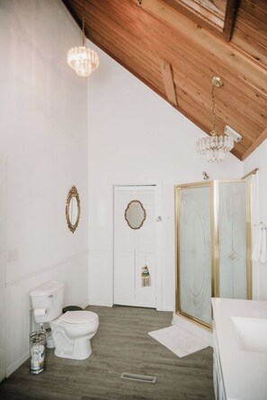 淋浴設備、按摩浴缸、風筒、提供毛巾