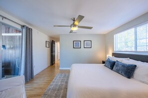 Työpöytä, silitysrauta/-lauta, ilmainen Wi-Fi, vuodevaatteet