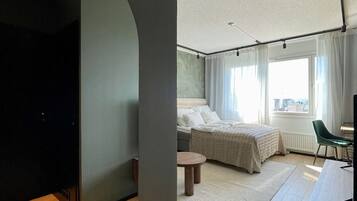 Desk, WiFi, bed sheets