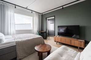 1 bedroom, desk, travel cot, free WiFi - Home Suites - Boutique Apartment in City Centre with Free Parking (Tampere)