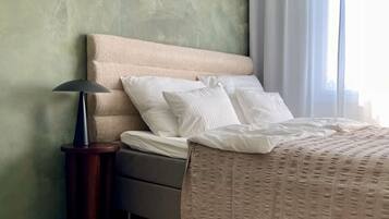 Escriptori, wifi i roba de llit