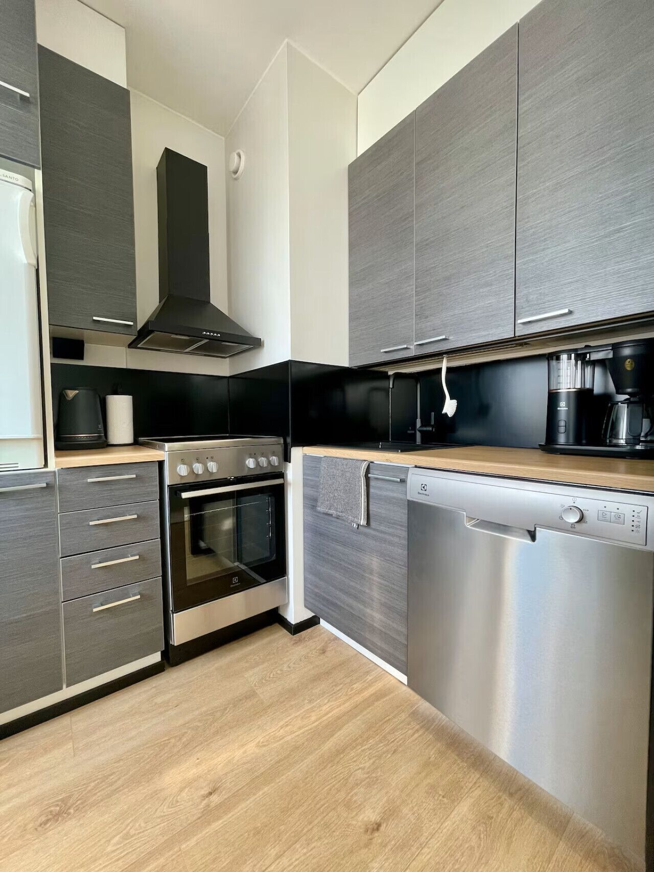 Oven, stovetop, dishwasher, coffee/tea maker