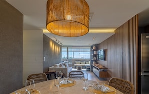 Dining - Cobertura Beira-Mar | 4 Quartos | Varanda Gourmet e Churrasqueira | Barra Bali | Destino BSM 418 (Barra de São Miguel)