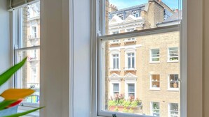 Unclassified image, 3 of 16, button - Spacious 2Bed with Terrace on Covent Garden Piazza (Greater London)