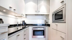 Unclassified image, 2 of 16, button - Spacious 2Bed with Terrace on Covent Garden Piazza (Greater London)
