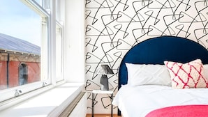 Unclassified image, 5 of 16, button - Spacious 2Bed with Terrace on Covent Garden Piazza (Greater London)