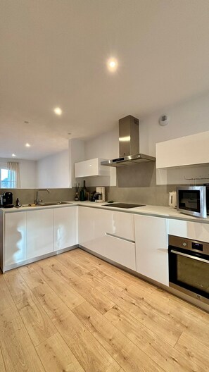 Fridge, oven, stovetop, dishwasher - Town house (Auray)