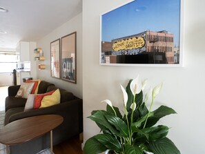 Luokittelematon kuva, 4 kautta 25, painike