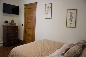 Iron/ironing board, WiFi, bed sheets - 3BR Waterfront APT in Auburn, NY (Auburn)