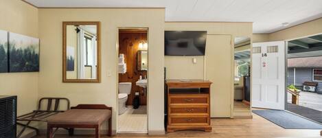 Strykjärn/strykbräda, internet och sängkläder