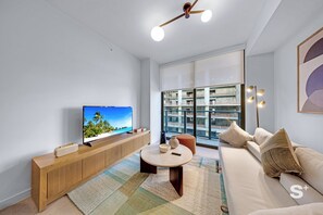 Living area - High-Rise Condo in DTW Miami -Pool & Gym (Miami)