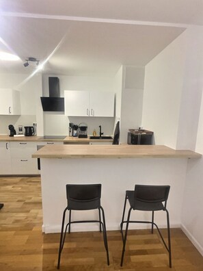 Private kitchen - Fabulous 4-bedroom apartment in Paris perfect for your getaway (Paris)