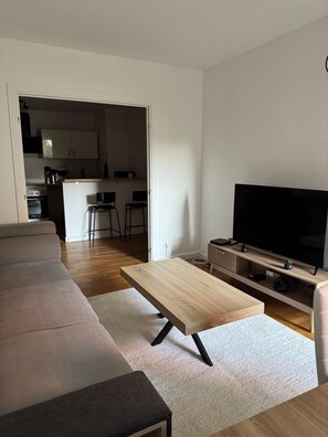 Unclassified image, 4 of 27, button