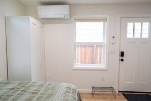 1 bedroom, WiFi, bed sheets - Brand-New Furnished Studio ADU for Mid-Term Stays (San Mateo)