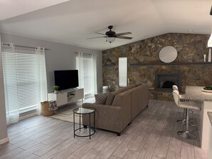 Smart TV, fireplace
