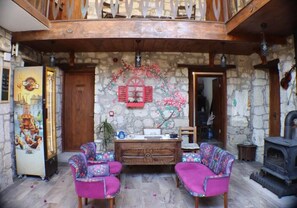 Lobby - Mahzen Alacati (Çeşme)