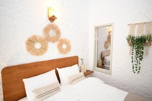 Unclassified image, 3 of 80, button - Mahzen Alacati (Çeşme)