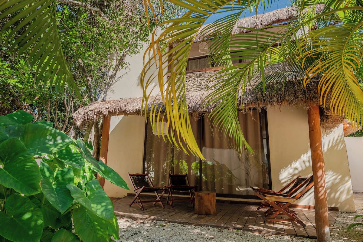 Työpöytä, kannettavalle tietokoneelle sopiva työtila, ilmainen Wi-Fi