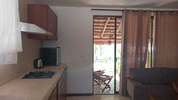 Firemannsrom – familie, bassengutsikt | Eget kjøkken | Minikjøleskap