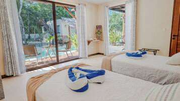 مكتب ومساحة عمل للكمبيوتر المحمول وواي فاي مجانًا