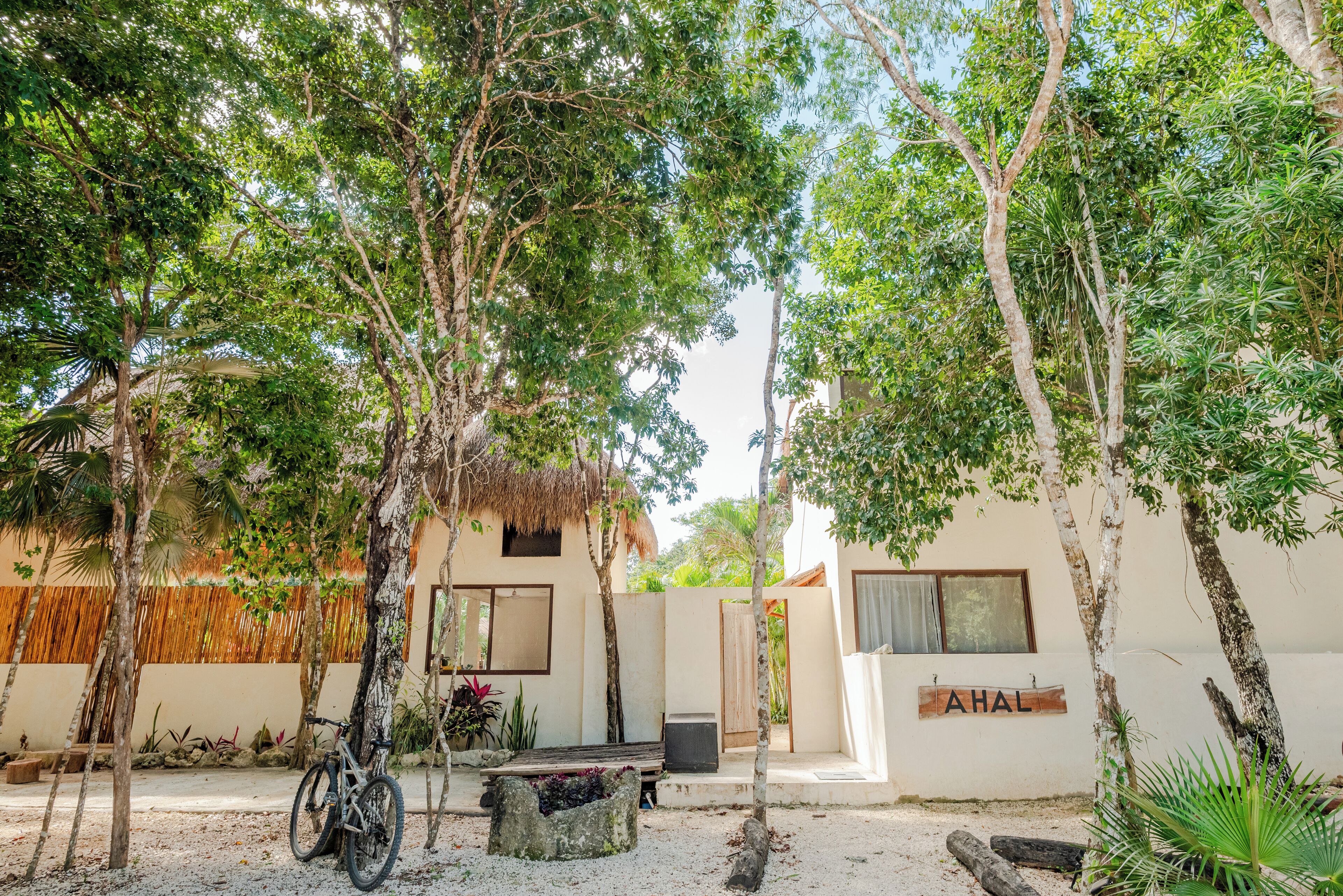 Vista frontal de la propiedad