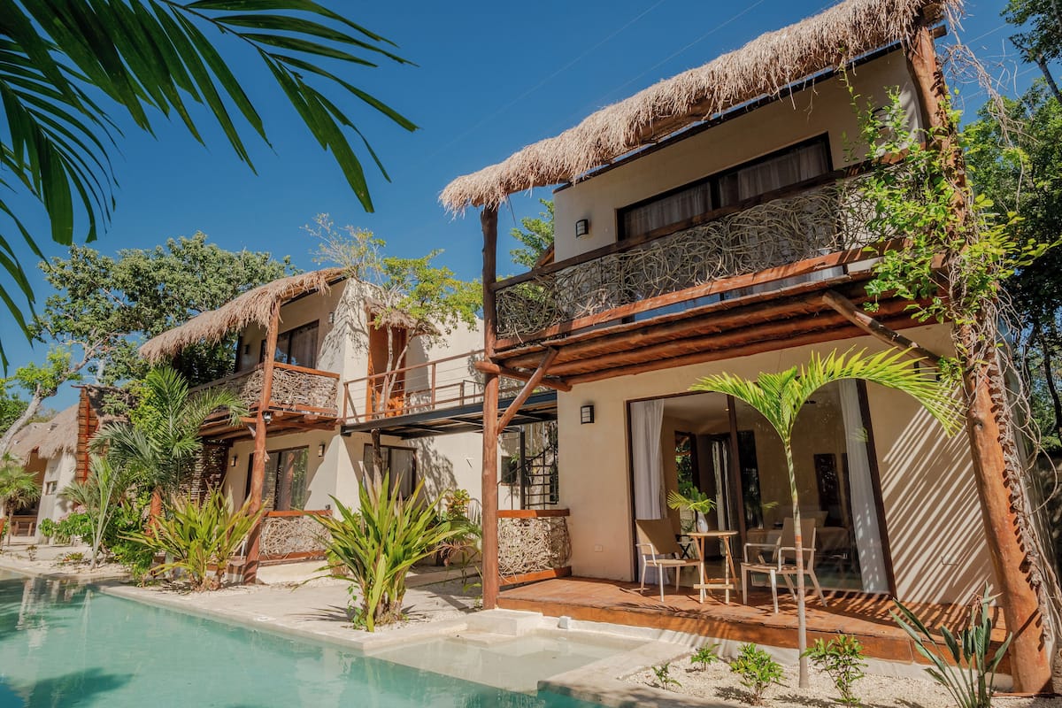 Työpöytä, kannettavalle tietokoneelle sopiva työtila, ilmainen Wi-Fi