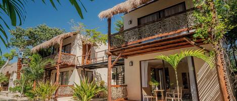 書桌、筆電工作空間、免費無線上網