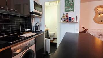 Geladeira, micro-ondas, fogão, cooktop