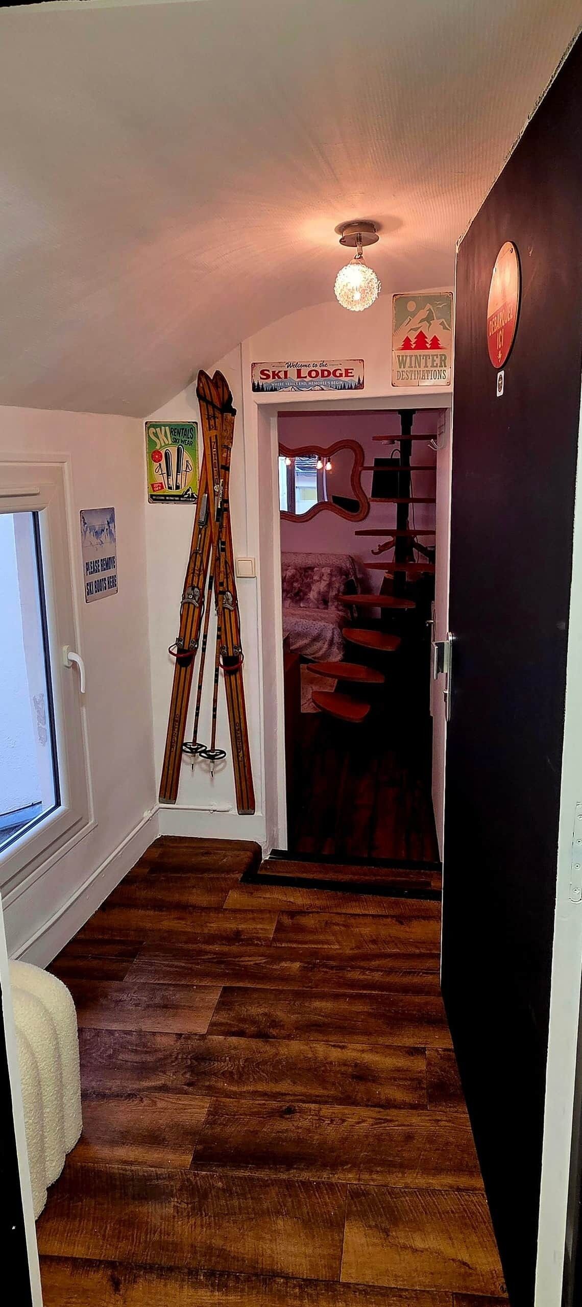 Bureau, fer et planche à repasser, Wi-Fi gratuit, draps fournis