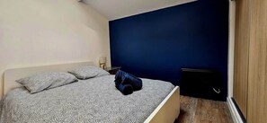 Iron/ironing board, free WiFi, bed sheets - La Cachette Oubliee | 10 mn from the station (Melun)