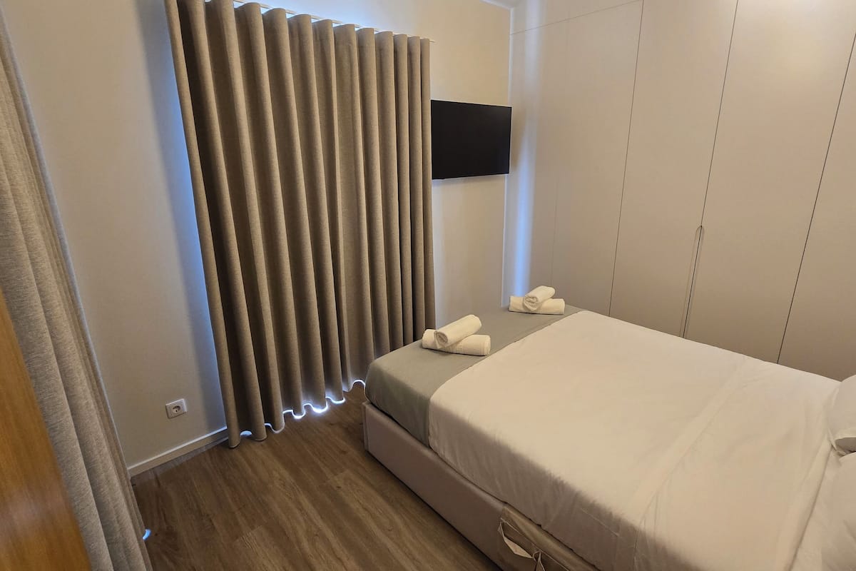 Chambre Double Confort, balcon, vue ville | Wi-Fi gratuit, accès pour personnes à mobilité réduite