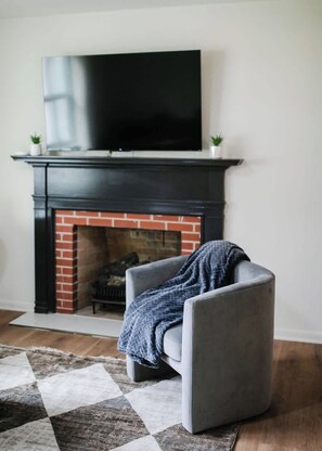 Interior - Modern, Spacious Apartment in Downtown Beaufort! (Beaufort)