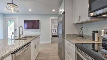 Fridge, microwave, stovetop, dishwasher