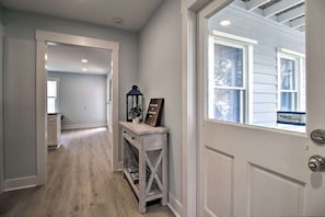 Interior - Renovated Downtown Apartment with Parking (Beaufort)