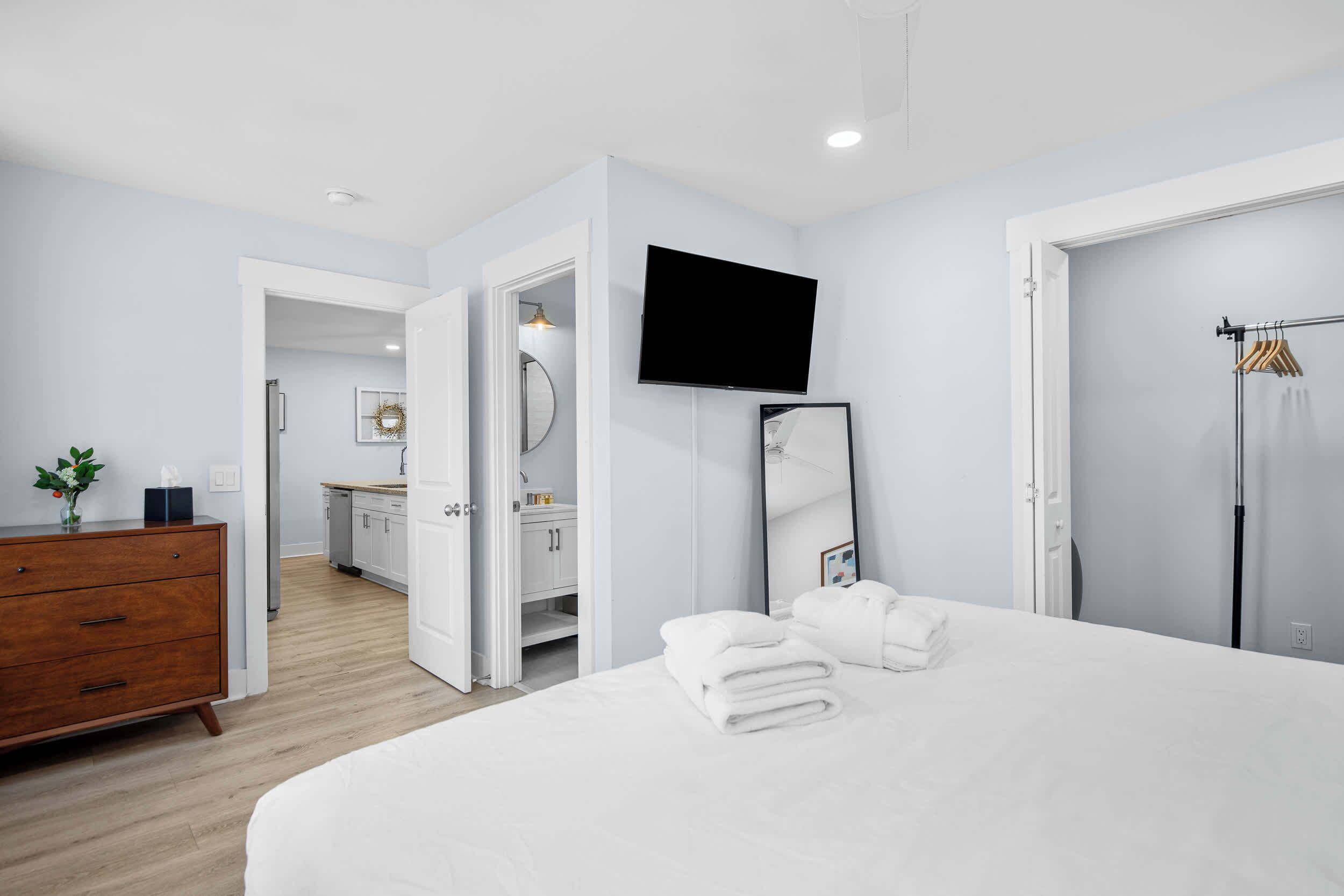 Iron/ironing board, WiFi, bed sheets