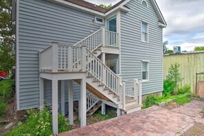 Exterior - Renovated Downtown Apartment with Parking (Beaufort)