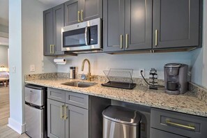 Frigorífic, microones i cafetera i tetera 