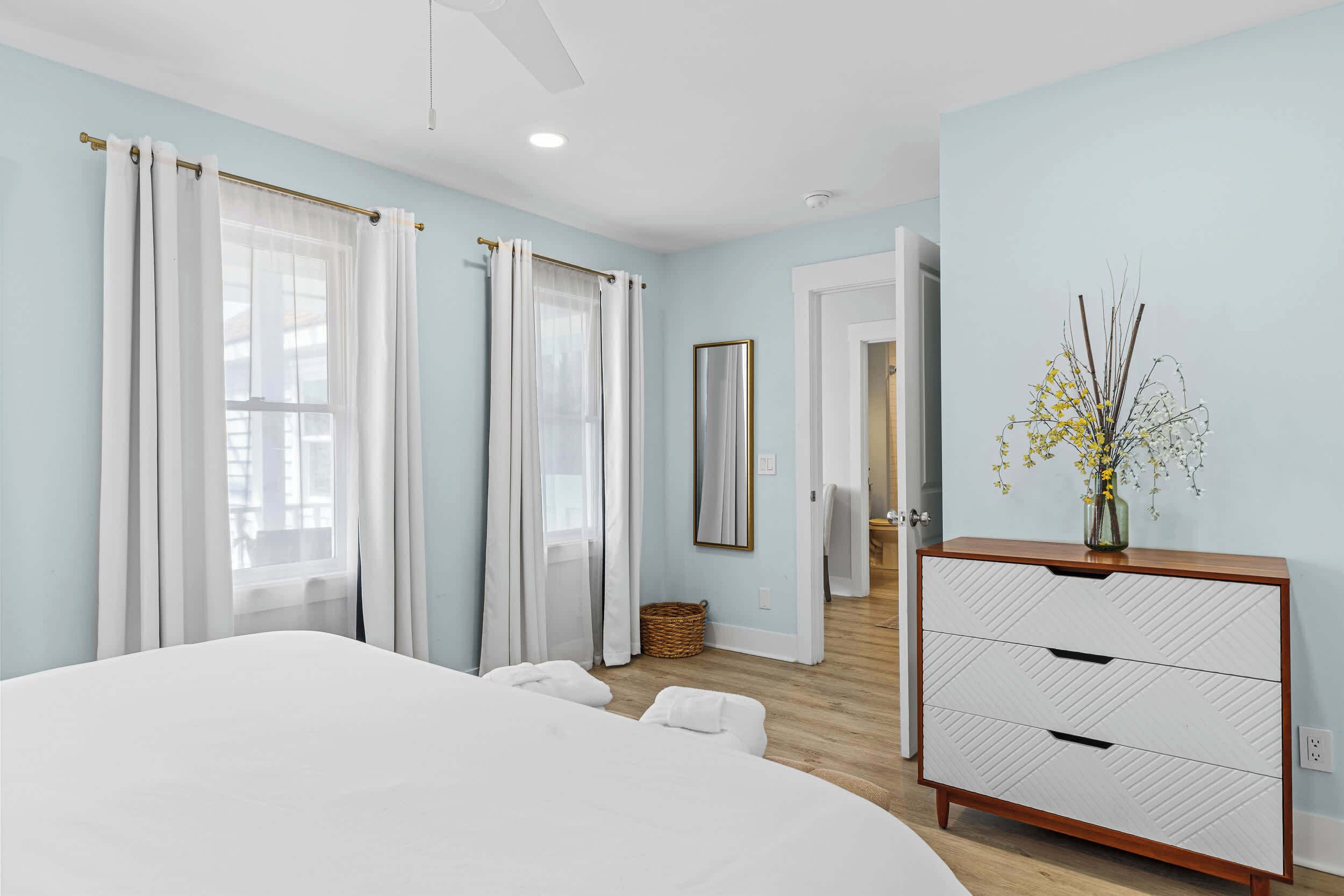 Iron/ironing board, WiFi, bed sheets